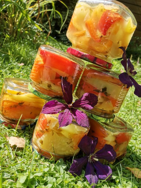 Объедение на зиму: маринованный перец с ароматной зеленью и чесноком