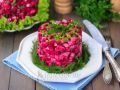 Нежный салат на Новый год: доступный, вкусный и быстро готовится