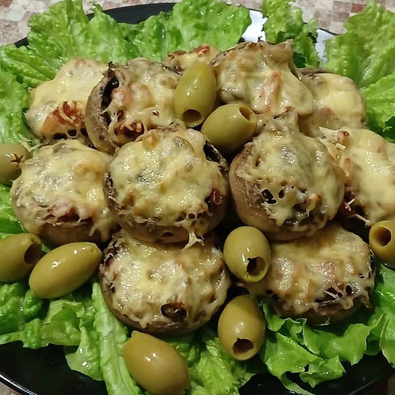 Шампиньоны, фаршированные вкусом праздника: простой рецепт для любого стола