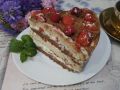 Нежный бисквитный торт с клубникой: вечное удовольствие для гурманов